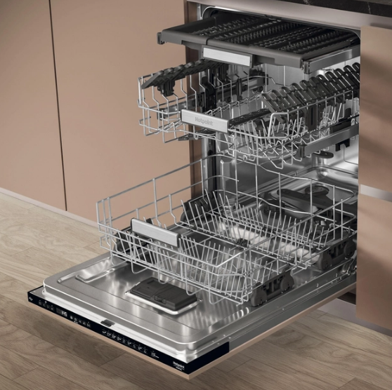 Посудомийна машина Hotpoint Ariston HM7 42 L