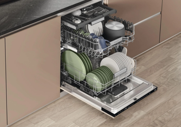 Посудомийна машина Hotpoint Ariston HM7 42 L