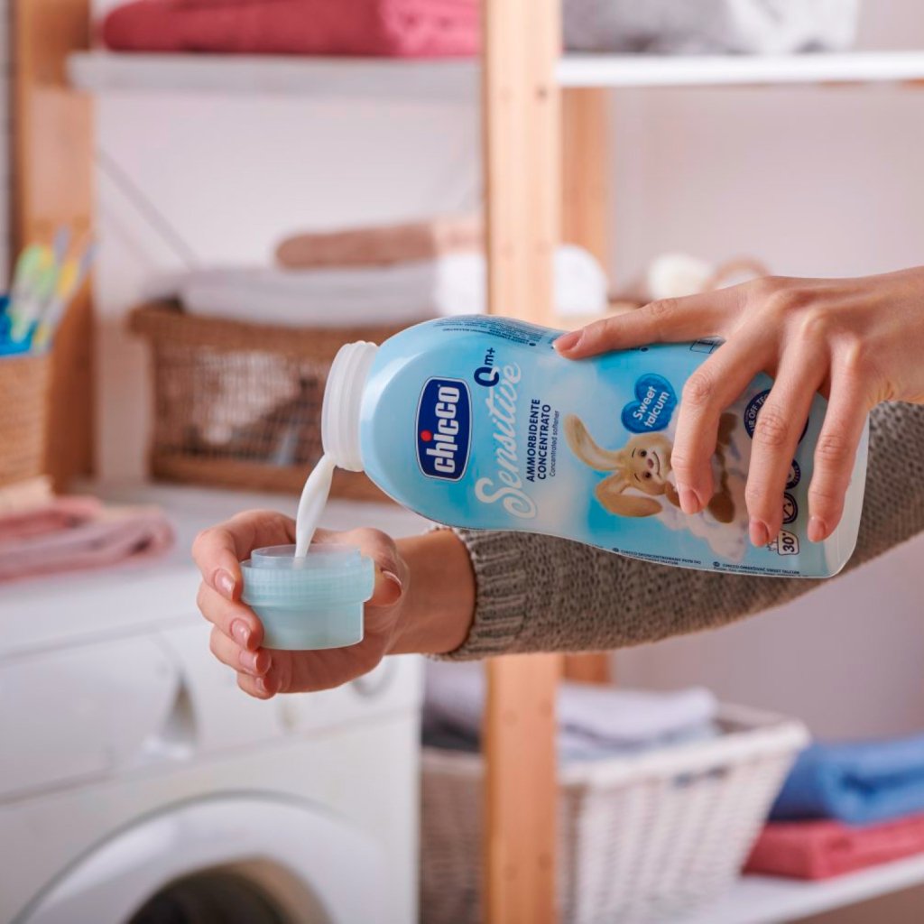 Кондиціонер для білизни Chicco Sensitive Sweet Talcum пом’якшувач тканин 750 мл (8058664103126)