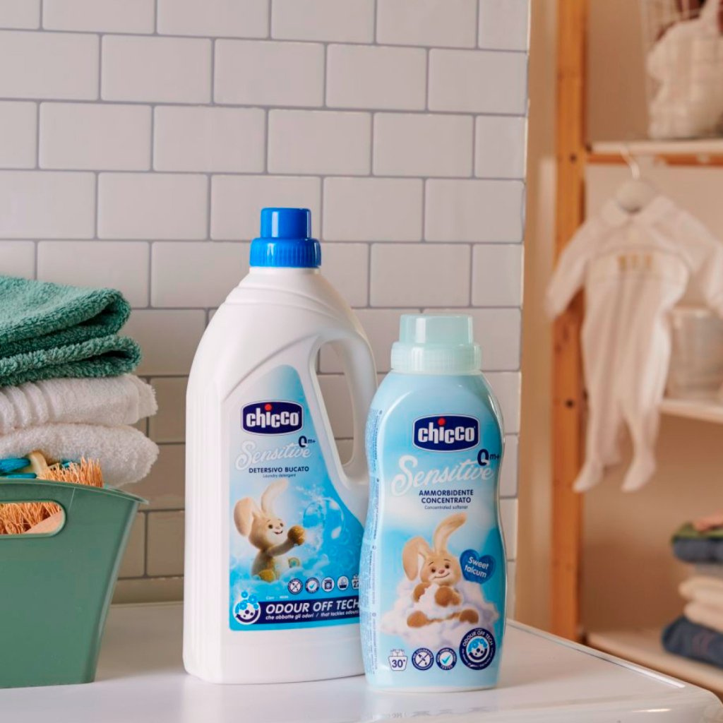 Кондиціонер для білизни Chicco Sensitive Sweet Talcum пом’якшувач тканин 750 мл (8058664103126)