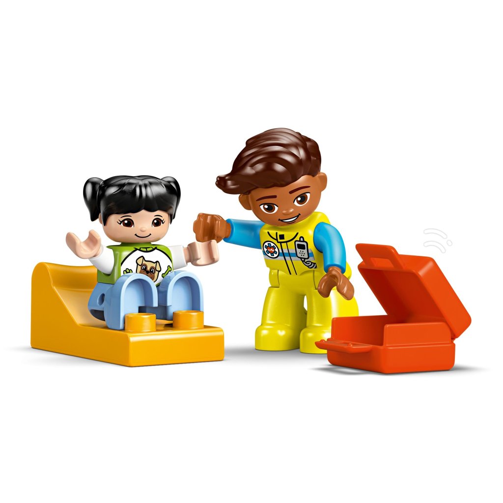 Конструктор LEGO DUPLO Town Швидка допомога та водій (10447)
