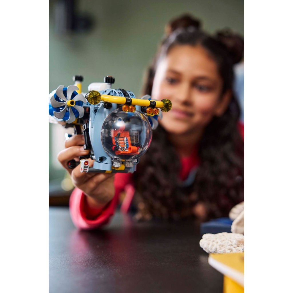 Конструктор LEGO Technic Глибоководний дослідницький підводний човен (42201)