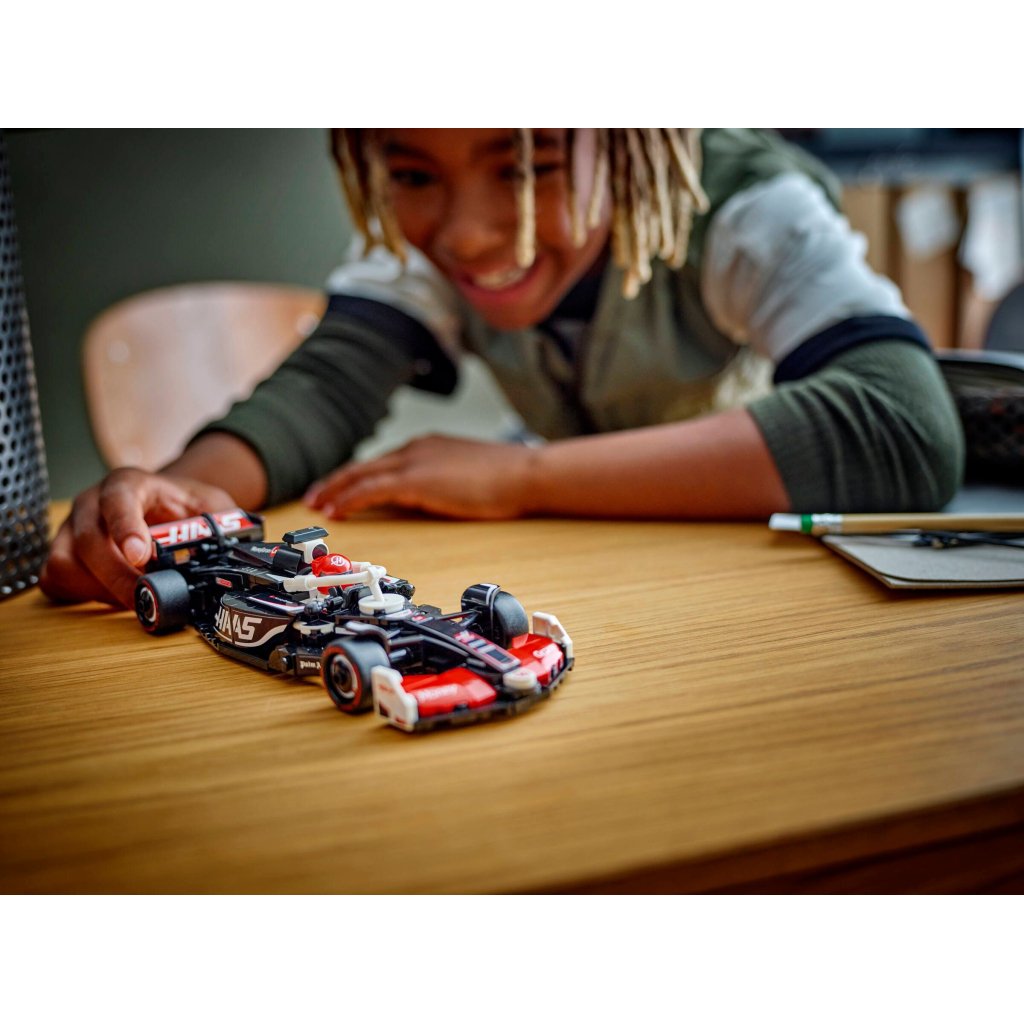 Конструктор LEGO Speed Champions Автомобіль для перегонів MoneyGram Haas F1 Team VF-24 (77250)