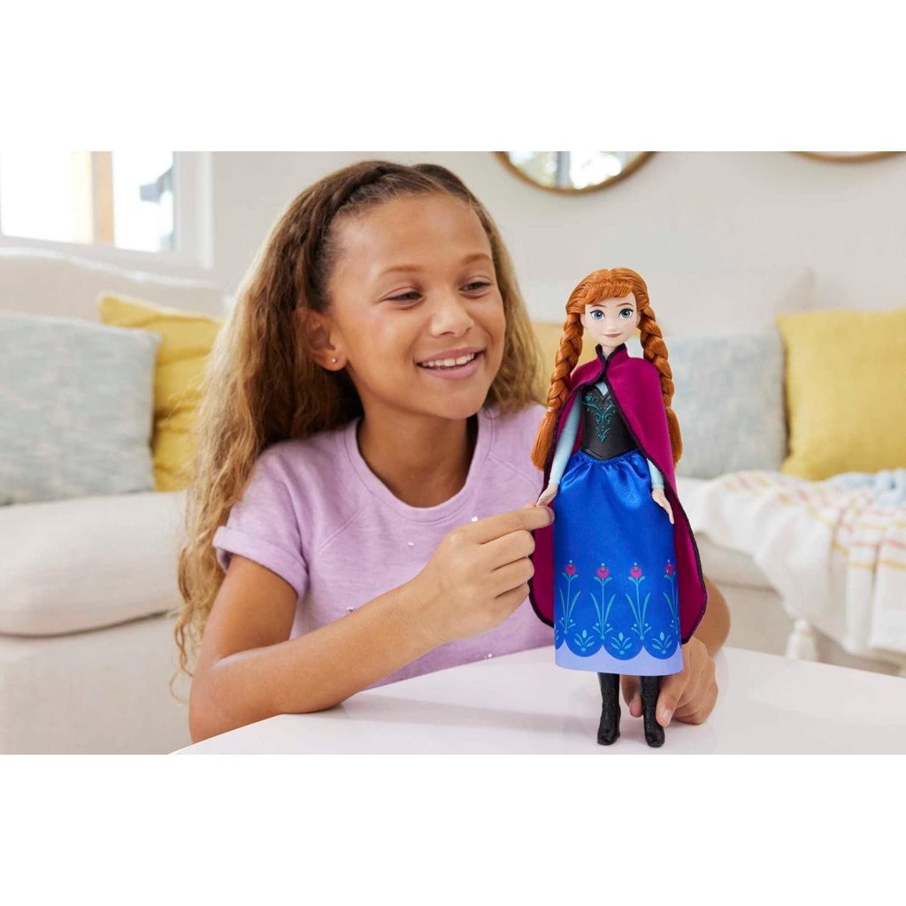 Лялька Disney Крижане серце Анна в накидці (HLW49)