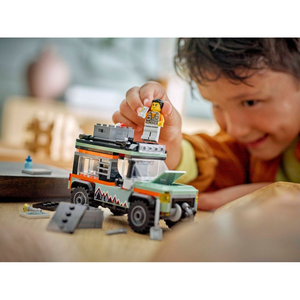 Конструктор LEGO City Позашляхова гірська вантажівка 4×4 (60447)