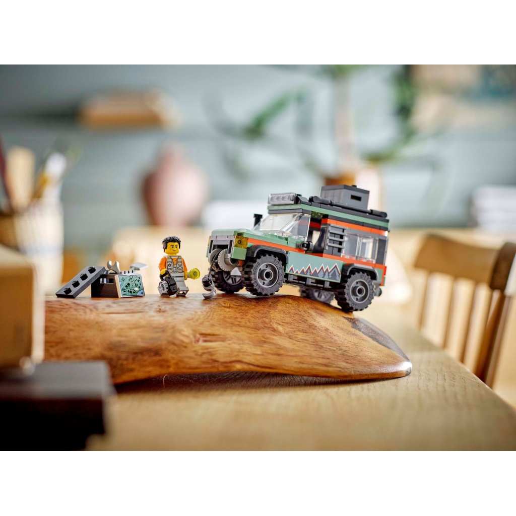Конструктор LEGO City Позашляхова гірська вантажівка 4×4 (60447)